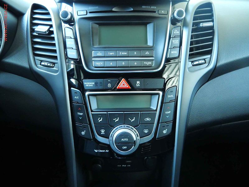 Hyundai i30 (2017) 1.6GDi, ČR, ČR, výhř.sed. - fotka 13 z 19