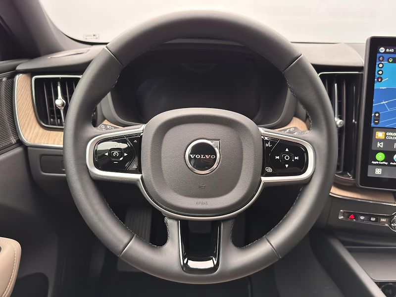Volvo XC60 B5 AWD BRIGHT PLUS REZERVACE - fotka 3 z 49