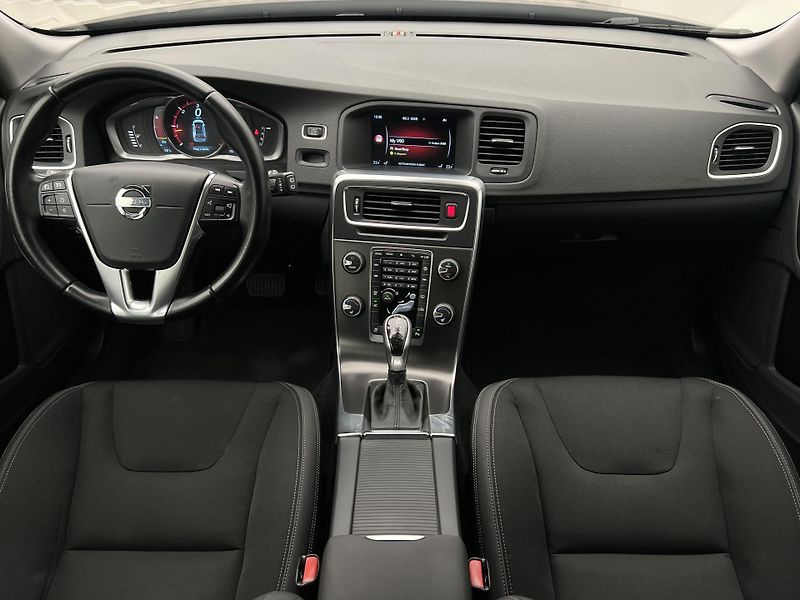 Volvo V60 D3 MOMENTUM AUT  - fotka 2 z 36