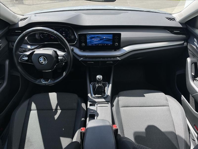 Škoda Octavia 2,0 TDI Combi Ambition Plus - fotka 6 z 21