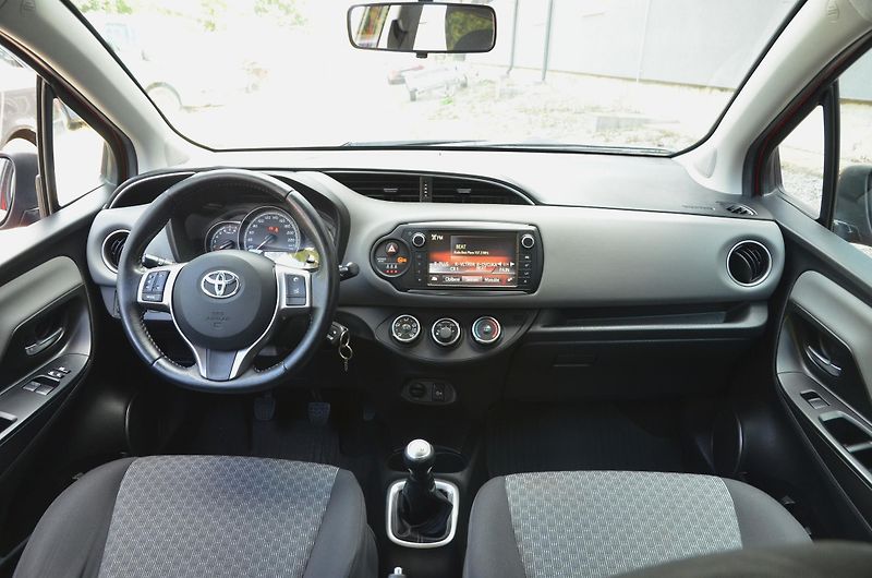 Toyota Yaris (2015) // REZERVOVÁNO //  - fotka 14 z 31
