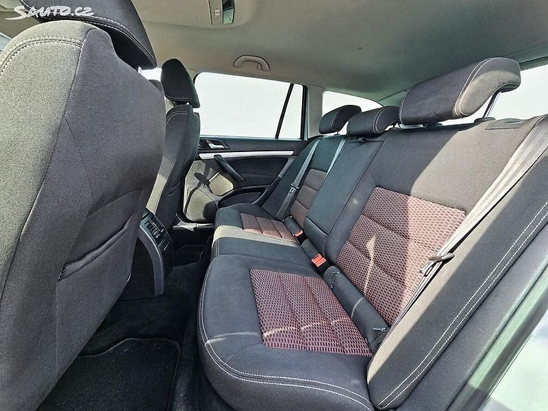 Škoda Octavia 1.2 TSI 77kW SPORT EDITION - fotka 29 z 32