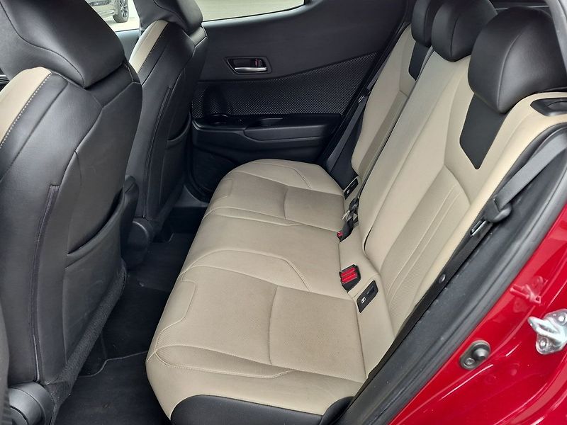 Toyota C-HR Hybrid 1.8 E-CVT Selection - fotka 10 z 26