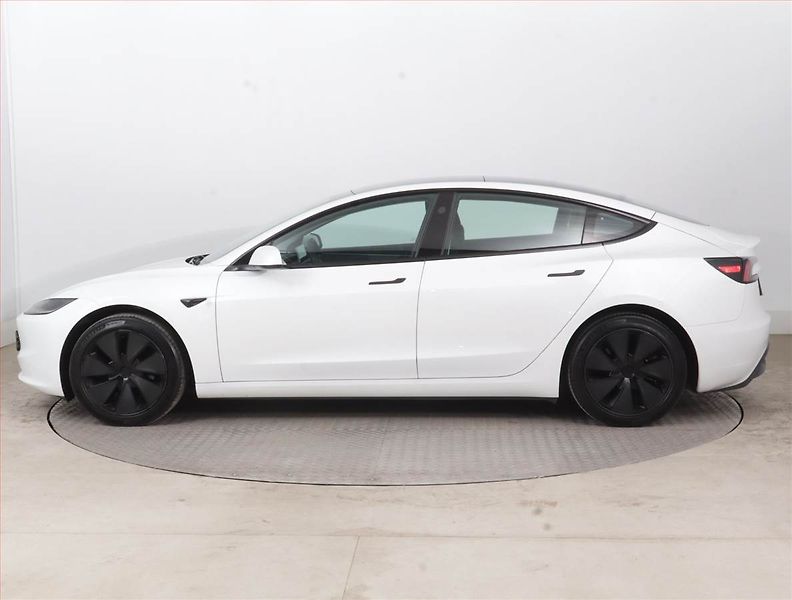 Tesla Model 3 (2023) Standard Range LFP, SoH 94% - fotka 3 z 21