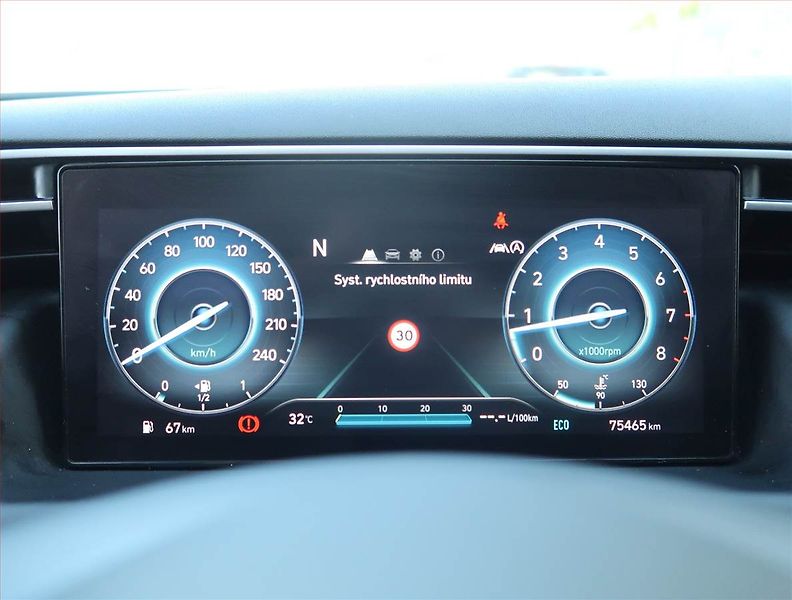 Hyundai Tucson (2022) 1.6 T-GDI - fotka 11 z 20