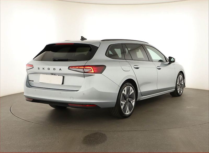 Škoda Superb (2025) 2.0 TDI, SPORTLINE, DPH - fotka 5 z 28