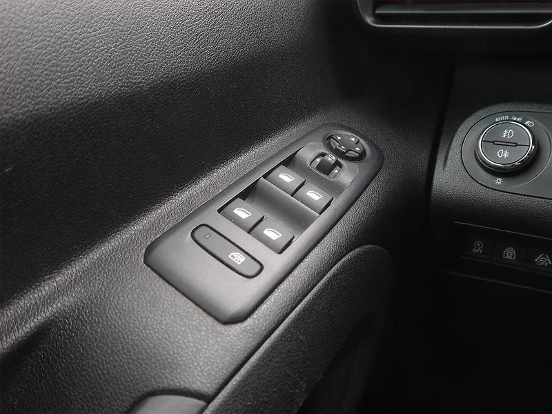 Opel Combo (2019) 1.2 Turbo, 5Míst, SR - fotka 17 z 18