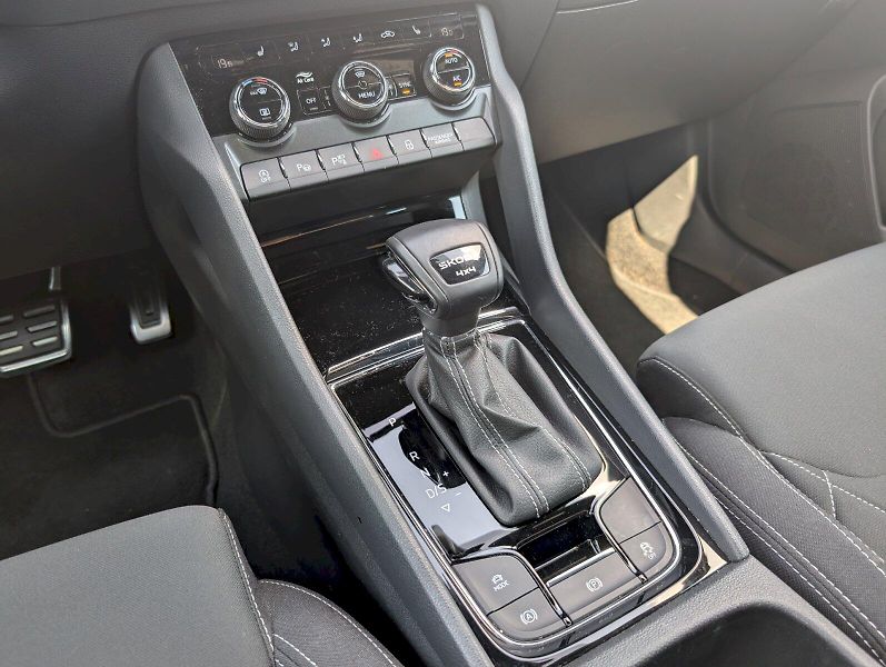 Škoda Karoq (2024) 2,0 TDI / 110 kW DSG 4x4 Sport - fotka 24 z 30