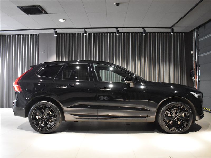 Volvo XC60 2,0 T6 AWD PLUS Black Edition - fotka 3 z 26