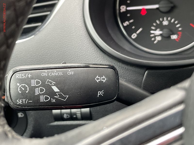 Škoda Octavia (2014) 2.0 TDi, Elegance, +kola - fotka 17 z 21