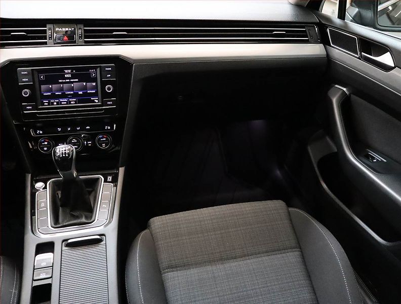 Volkswagen Passat (2019) 1.5 TSI, Tempomat - fotka 8 z 25