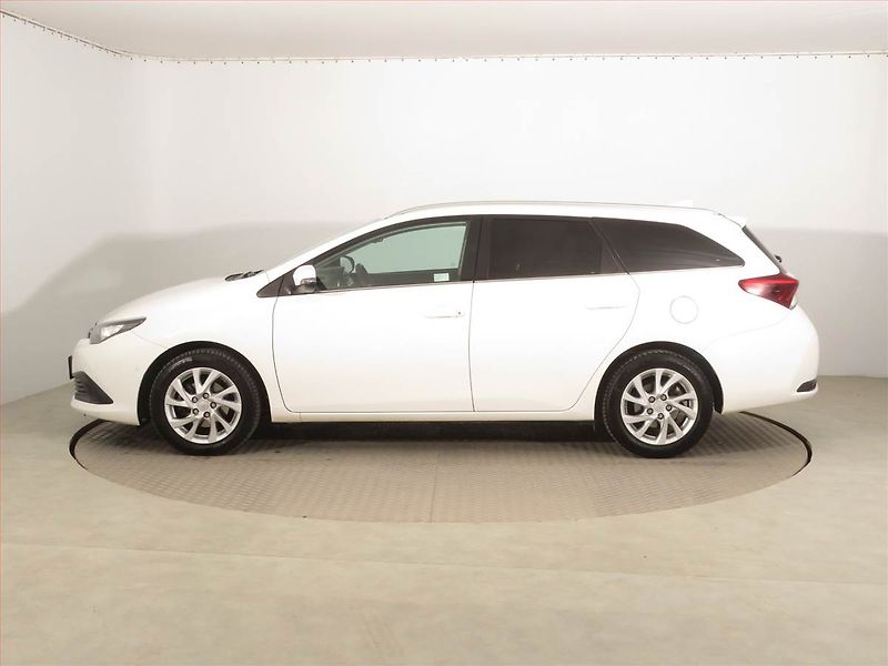 Toyota Auris (2017) 1.6 Valvematic, Serv.kniha - fotka 3 z 16