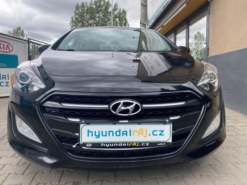 Hyundai i30 1.6-NÍZKÉ KM-1.maj-facelift - fotografie inzerátu