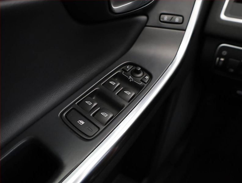 Volvo XC60 (2014) D4, Automat, Serv.kniha, Navi - fotka 12 z 14