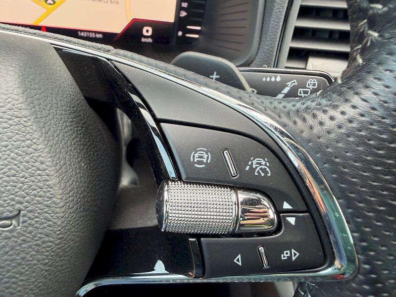 Škoda Karoq (2024) 2.0TSI 140kW DSG 4x4 SportLine - fotka 12 z 35