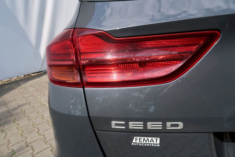 Kia Ceed (2022) Sportswagon 1,0 T-GDI/88 kW - fotka 27 z 30