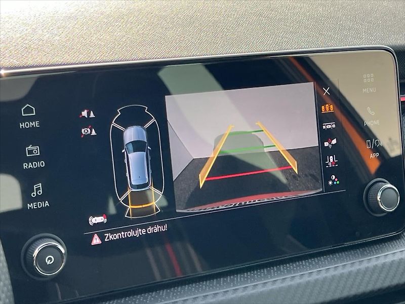 Škoda Kamiq 1,0 TSi 85kW 7DSG MONTE CARLO - fotka 17 z 31