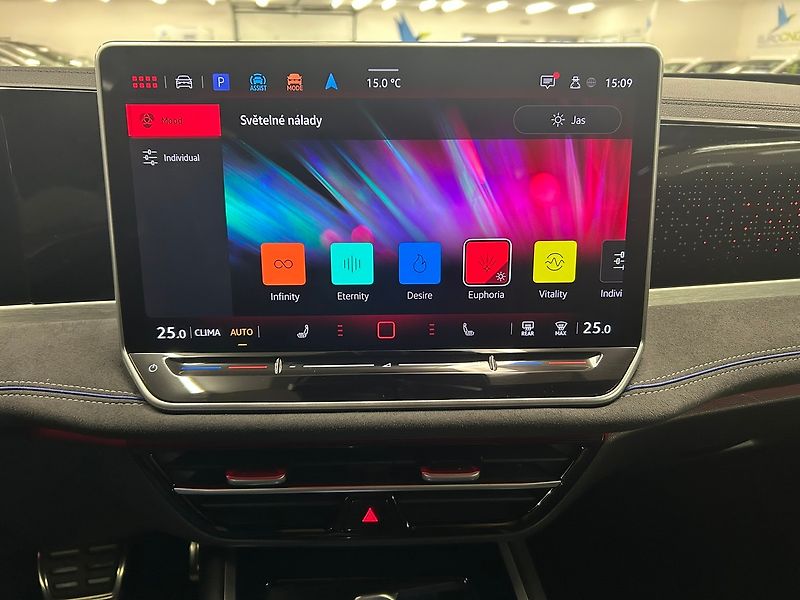 Volkswagen Passat (2025) R-Line Black 142kW DSG 4WD | Z - fotka 54 z 65