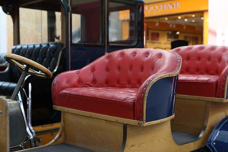Desítkami historických aut značky Škoda se lze od čtvrtka kochat v obchodním centru Olympia v Brně. K vidění je třiadvacet aut, pět motocyklů a jízdní kolo.