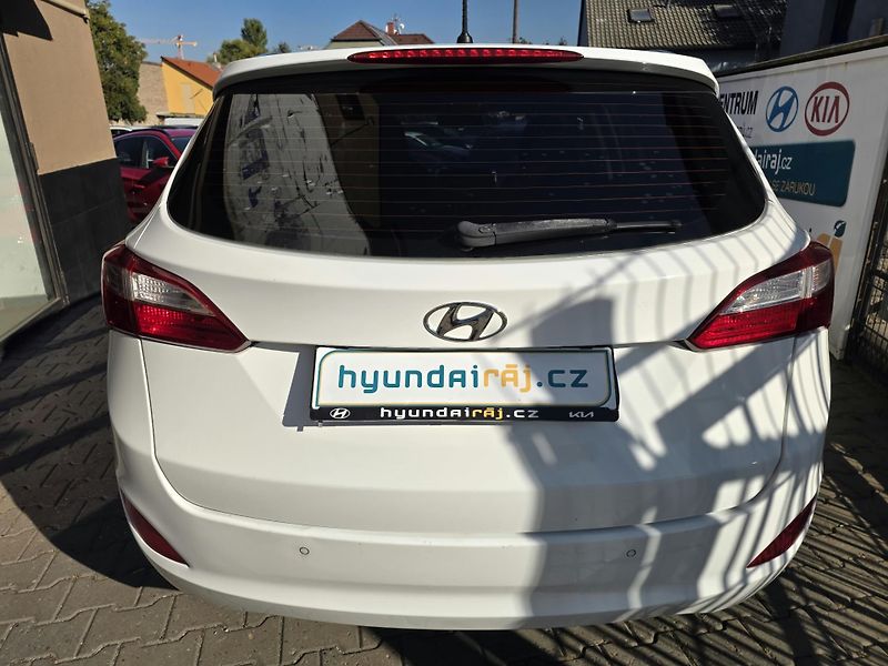 Hyundai i30 1.6-DPH-PĚKNÝ STAV-AUT.KLIMA - fotka 12 z 15