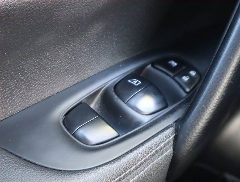 Nissan Qashqai (2016) 1.6 dCi, Kůže, Navi, Tempomat - fotka 15 z 17