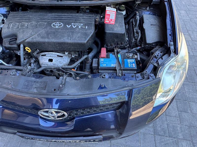 Toyota Auris (2009) 1.4 16V Klima - fotka 27 z 28