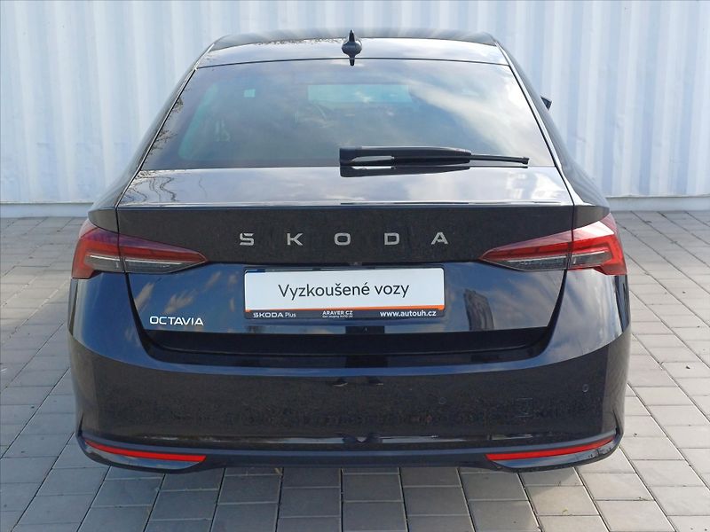 Škoda Octavia 1,5   M-HEV 110kW DSG Selectio - fotka 27 z 36