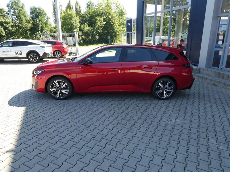 Peugeot 308 (2023) SW ALLURE 130k PT EAT8 - fotka 4 z 27