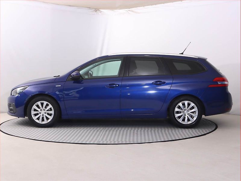 Peugeot 308 (2019) Style 1.2 PureTech, Automat - fotka 3 z 21