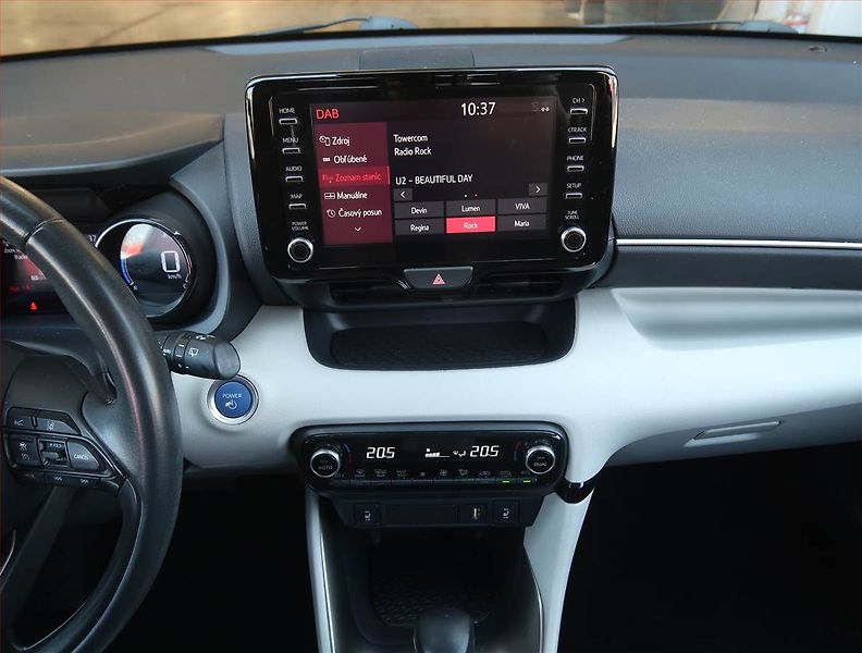 Toyota Yaris (2021) 1.5 VVT-i Hybrid, Automat - fotka 12 z 19