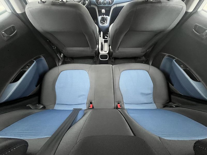 Hyundai i10 (2015) 1.0i 49kw, REZERVACE - fotka 20 z 28