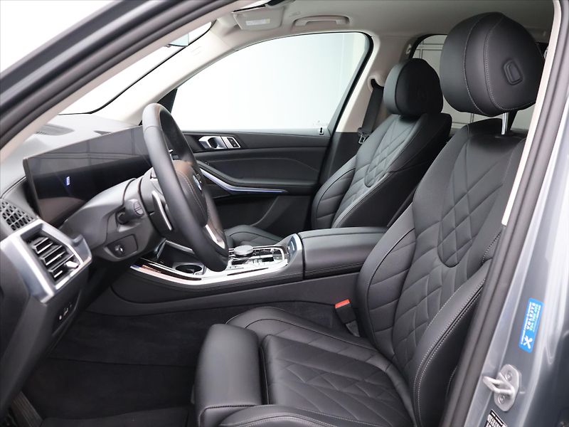 BMW X5 3,0 50e xDrive 230kW CZ DPH - fotka 12 z 38