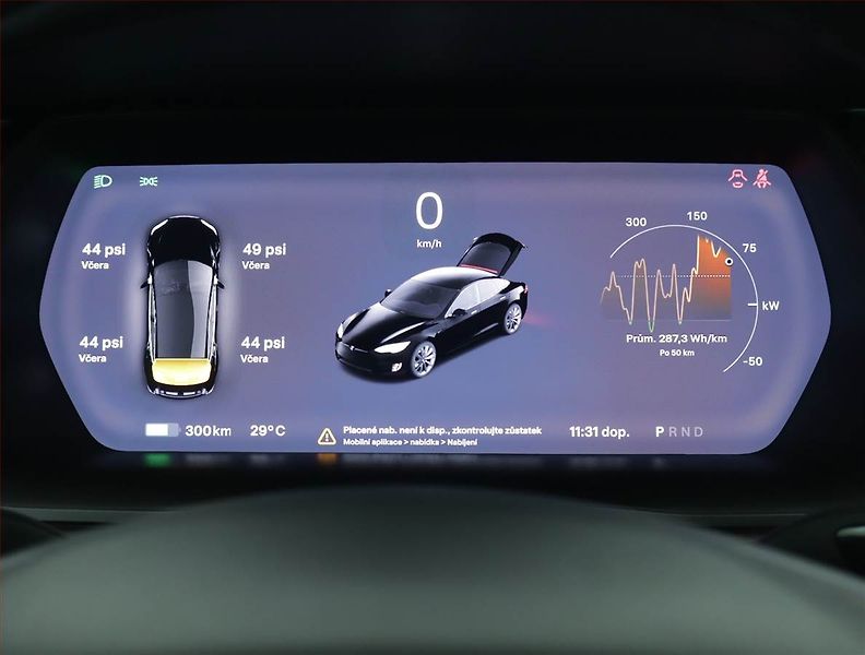 Tesla Model S (2019) 100D, SoH 88% - fotka 11 z 21