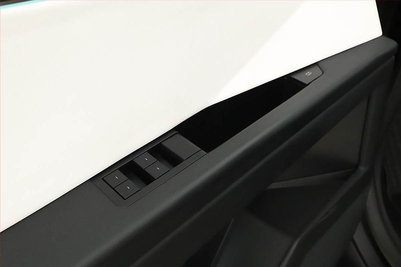 Tesla Cybertruck (2024) Dual Motor AWD - fotka 29 z 30