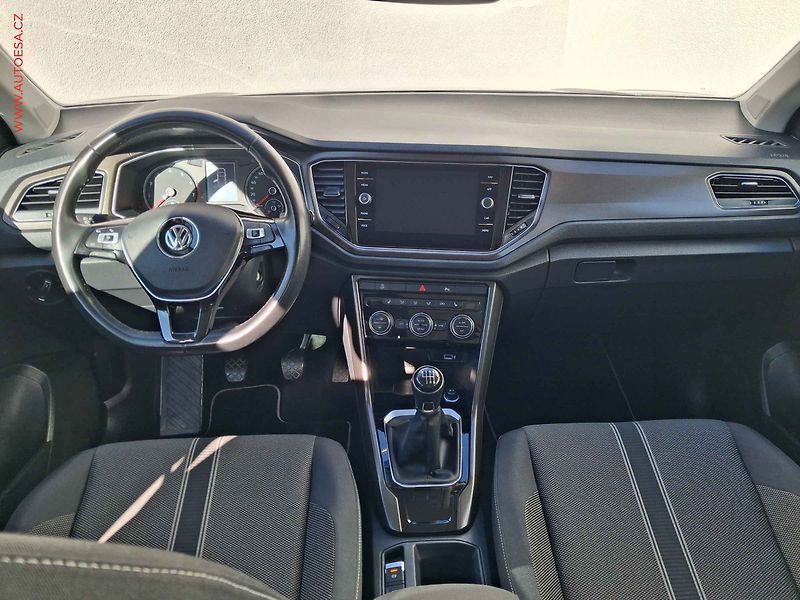 Volkswagen T-Roc (2019) 1.5 TSi, 1.maj,ČR - fotka 8 z 18