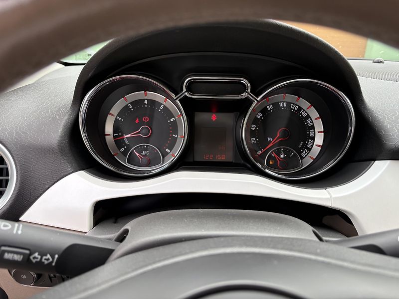 Opel Adam (2013) cappucino/white edition - fotka 10 z 32