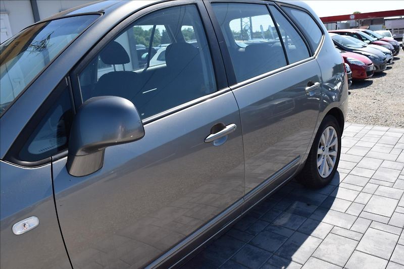 Kia Carens 1,6 CRDI 85KW NÍZKÉ KM VÝHŘEV - fotka 8 z 51