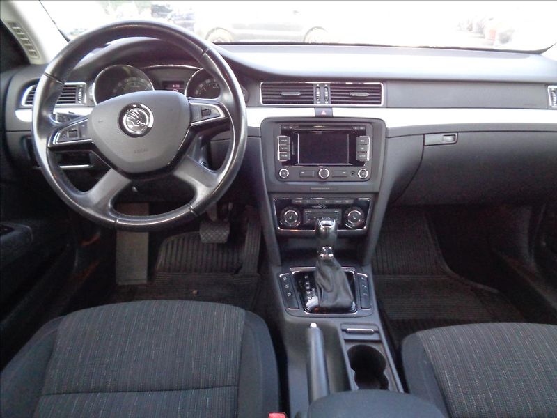 Škoda Superb 2,0 - fotka 9 z 14