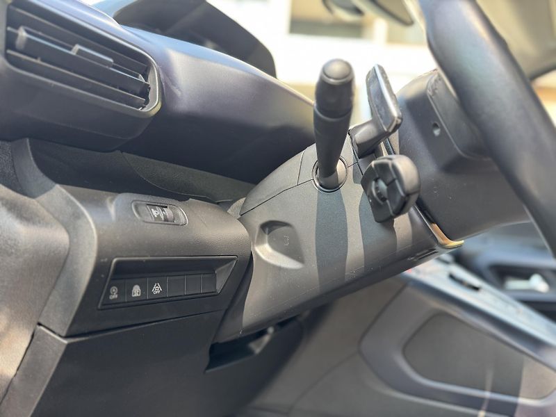 Peugeot Rifter (2019) 1.5 HDi - fotka 13 z 24