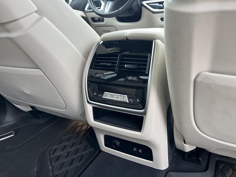 BMW X7 (2022) XDRIVE 4.0d - fotka 10 z 19