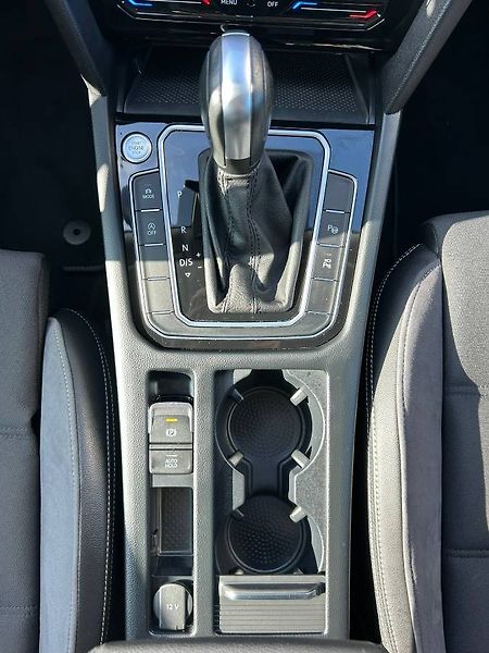 Volkswagen Passat (2022) 2.0 TDI 147kW Head Up Matrix - fotka 20 z 30