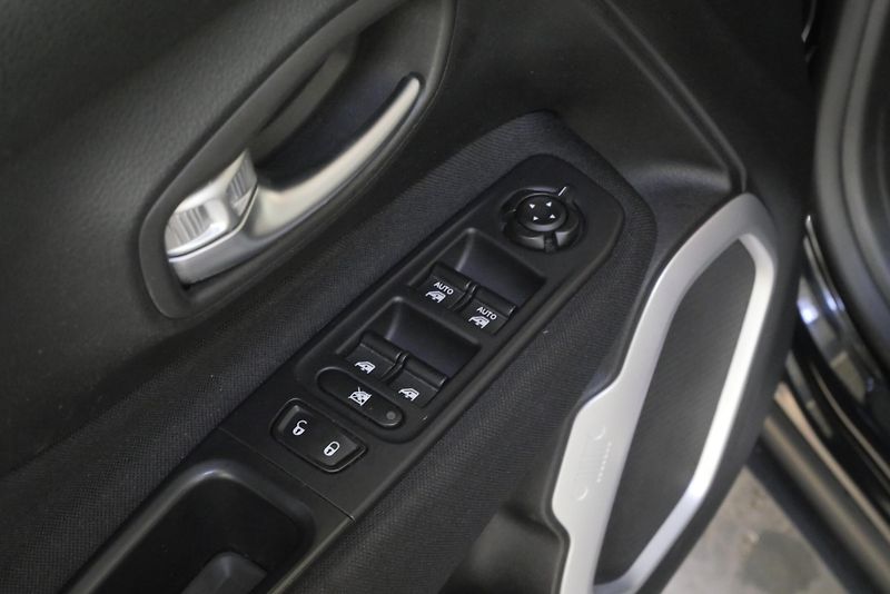 Jeep Renegade - fotka 13 z 27