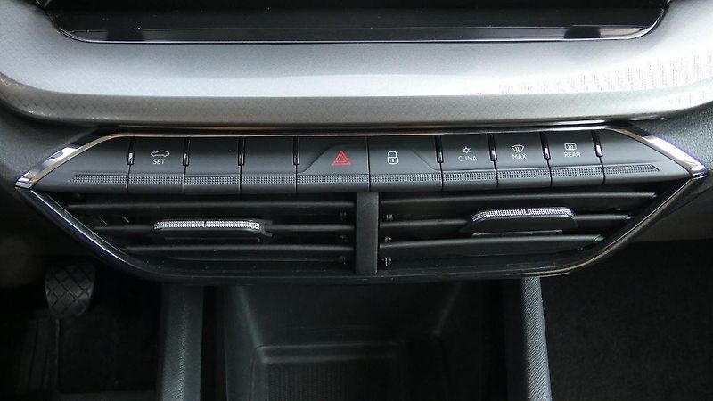 Škoda Octavia Combi 2,0 TDI Ambition - fotka 17 z 23