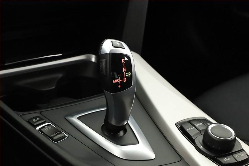 BMW Řada 3 (2013) 320i GT, Automat, Tempomat - fotka 8 z 13