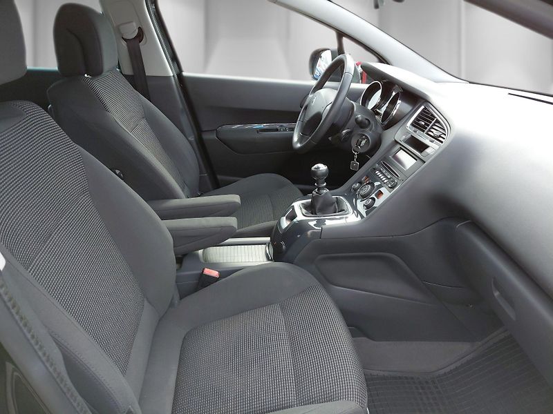 Peugeot 5008 (2014) 1.6HDi Active  - fotka 23 z 24