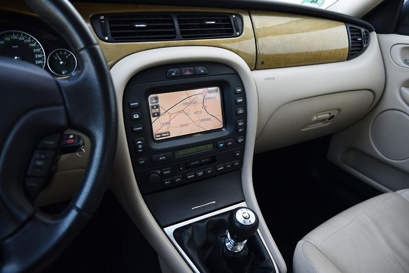 Jaguar X-Type 3.0 V6 AWD,MANUÁL,NAV,KŮŽE,ALU - fotka 17 z 44