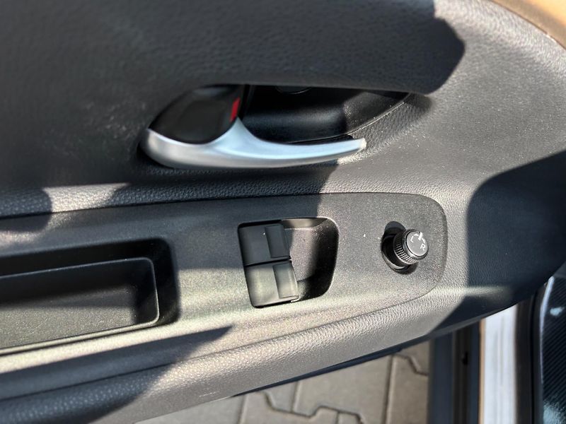 Toyota Aygo 1.0 VVT-i X-play Style AT - fotka 12 z 26