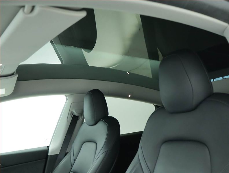 Tesla Model Y (2022) Long Range AWD 79kWh, SoH 90% - fotka 17 z 21