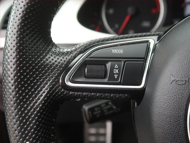 Audi A4 (2010) 3.0 TDI, 4X4, Automat - fotka 16 z 19