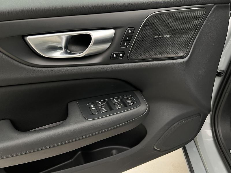 Volvo V60 B4 PLUS DARK AUT 1.maj. - fotka 46 z 47